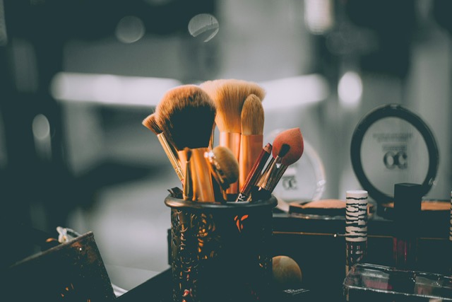 A selection of estee lauder make-up brushes.